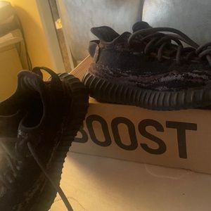 Kids yeezy  boost size 41/2